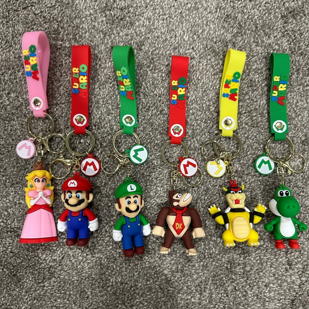 Brand new set of 6 mario keychain’s
